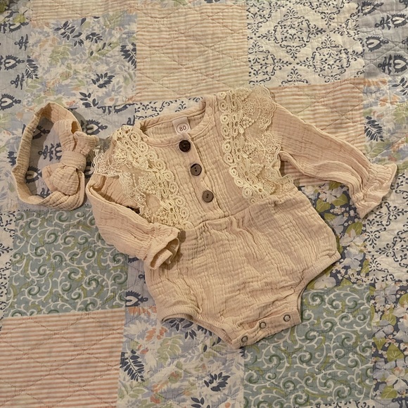 Brand new Baby girl boutique onesie/bodysuit/bubble with matching bow headband - Picture 2 of 9